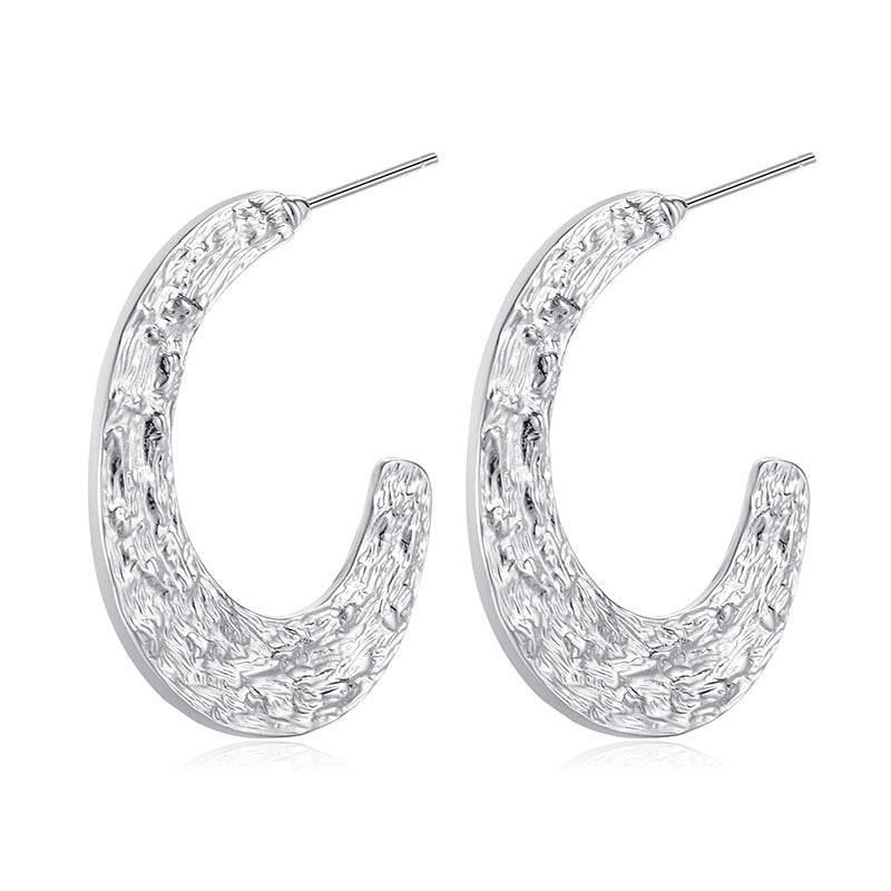 Metal C-shaped earrings